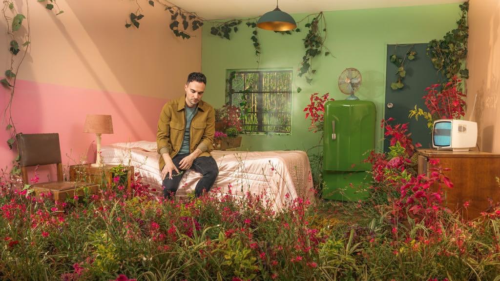 jesse clegg in motel garden set