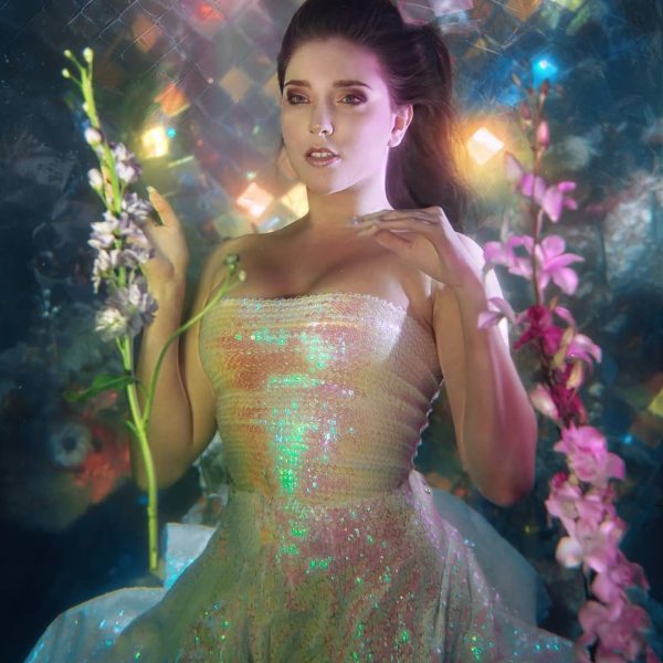 A colourful iridescent styled shoot with @ninirichistylestudio and @tickledpinkweddingssa.I love